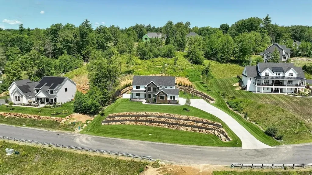 25 Indian Rock Road Bedford NH 03110