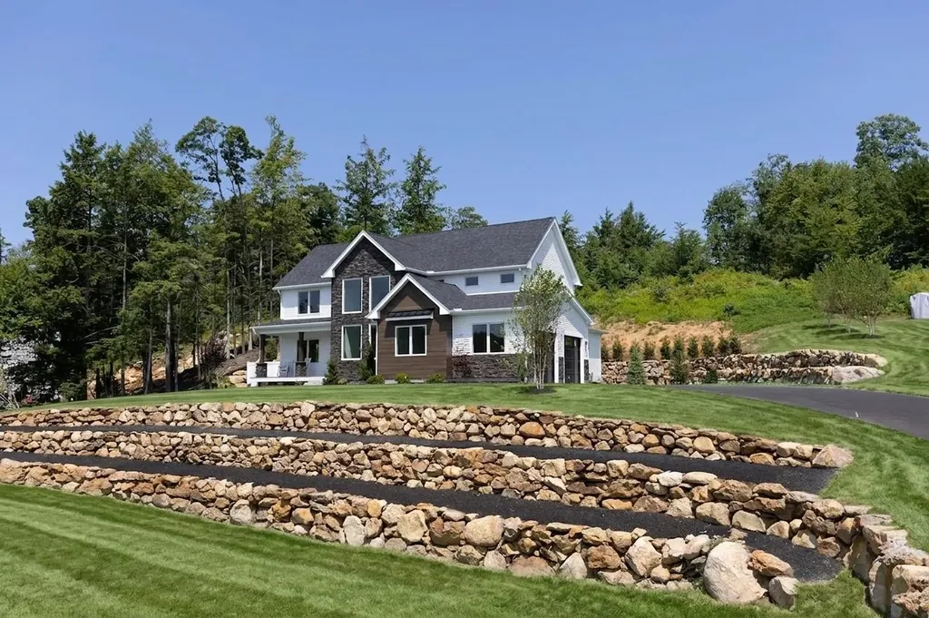 25 Indian Rock Road Bedford NH 03110