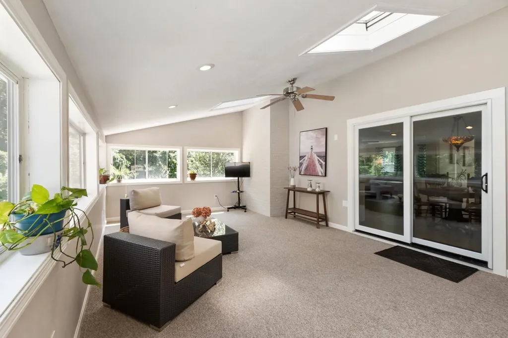 11 Ashley Drive Londonderry NH 03053