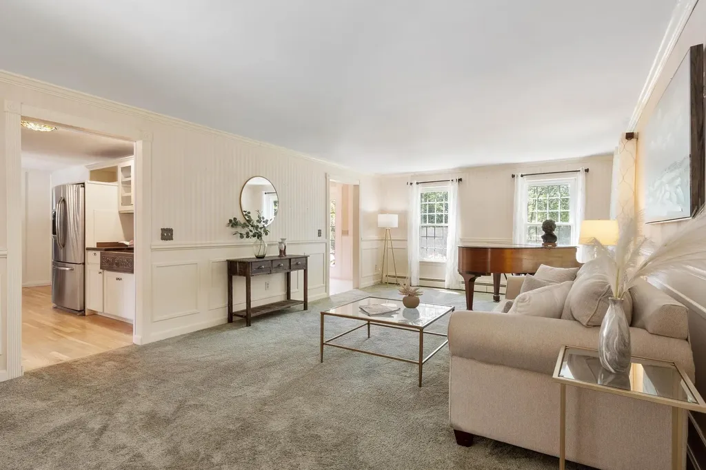 11 Ashley Drive Londonderry NH 03053