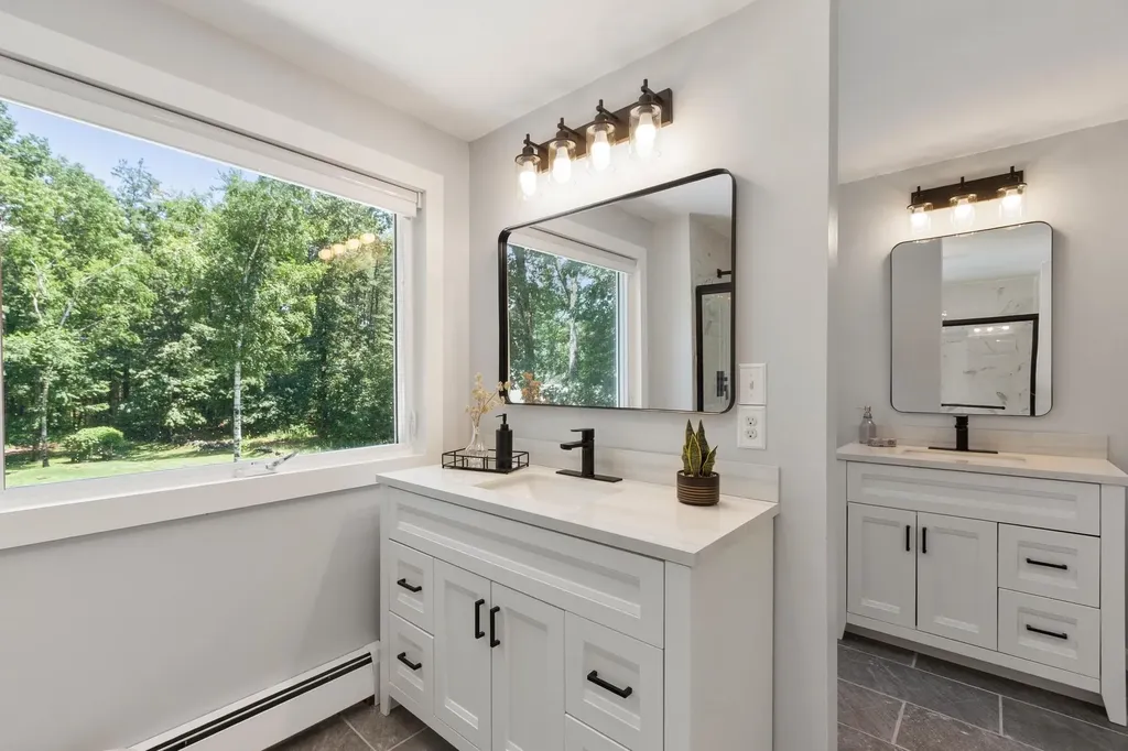 11 Ashley Drive Londonderry NH 03053