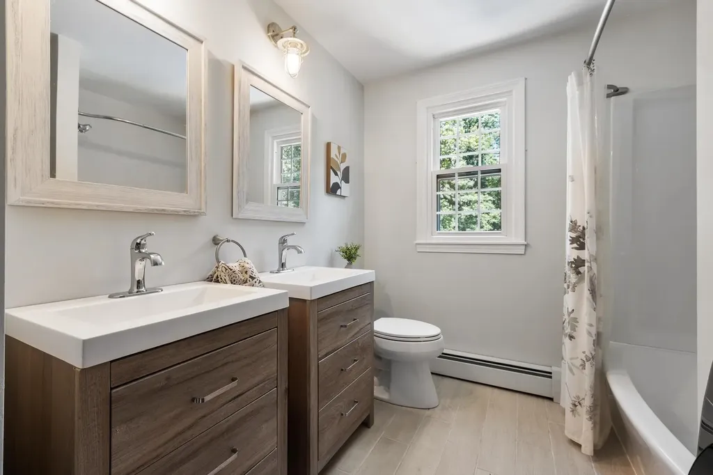 11 Ashley Drive Londonderry NH 03053
