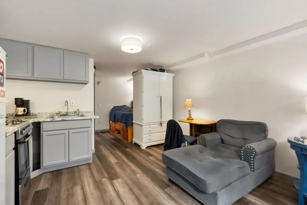 11 Ashley Drive Londonderry NH 03053