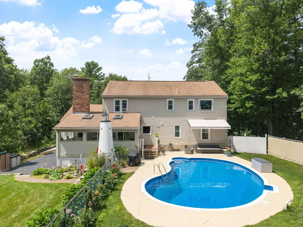 11 Ashley Drive Londonderry NH 03053