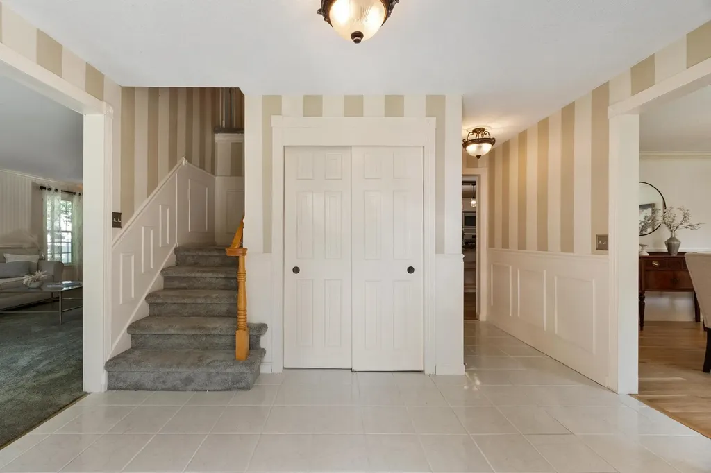 11 Ashley Drive Londonderry NH 03053