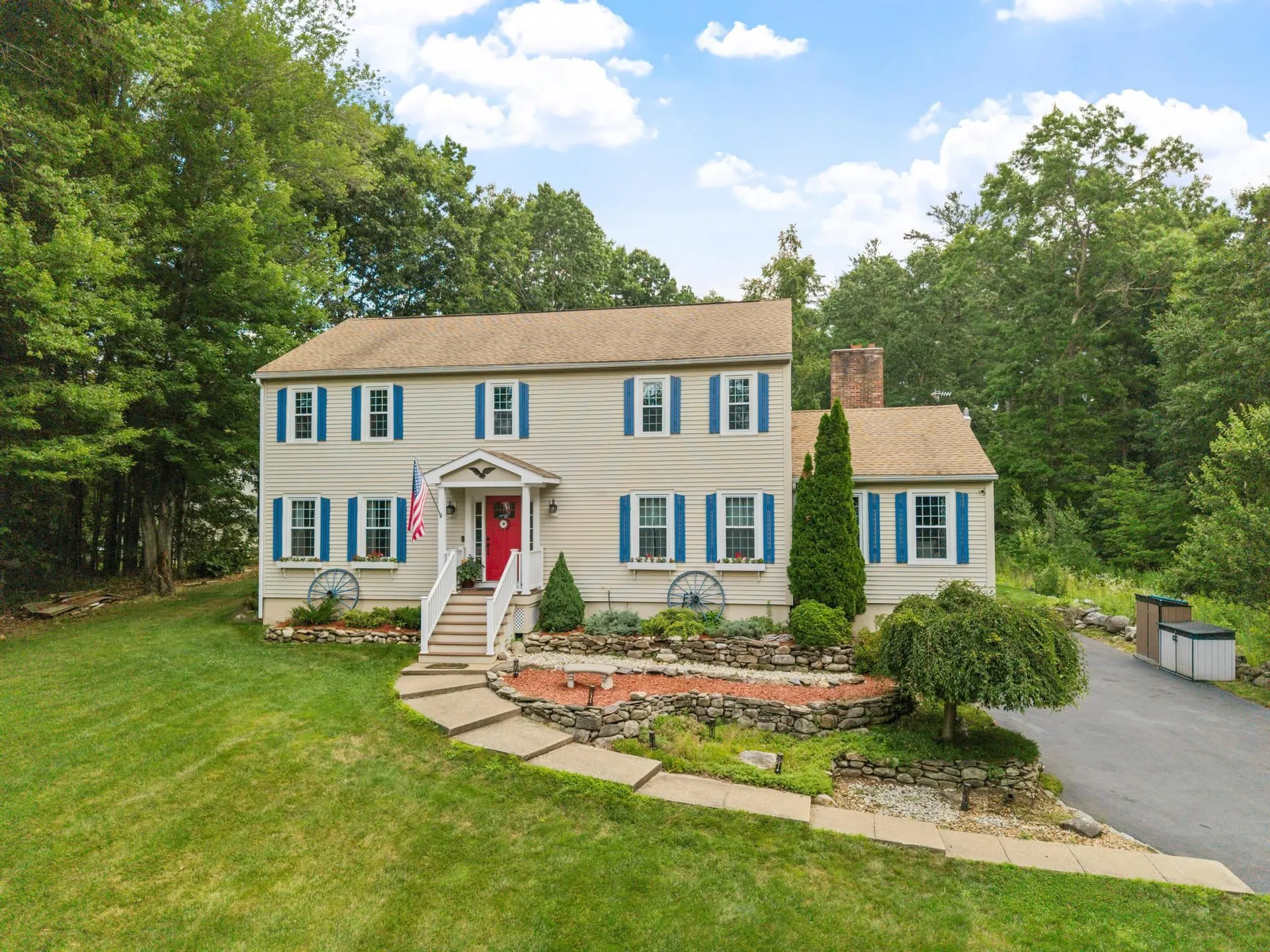 11 Ashley Drive Londonderry NH 03053
