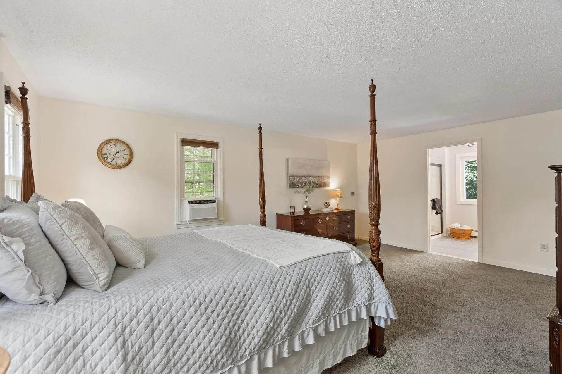 11 Ashley Drive Londonderry NH 03053