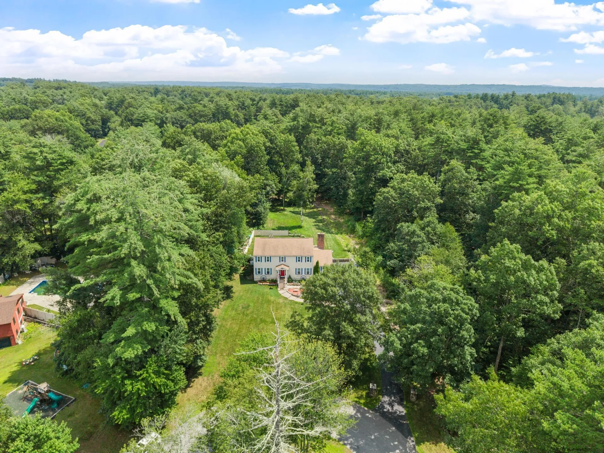 11 Ashley Drive Londonderry NH 03053
