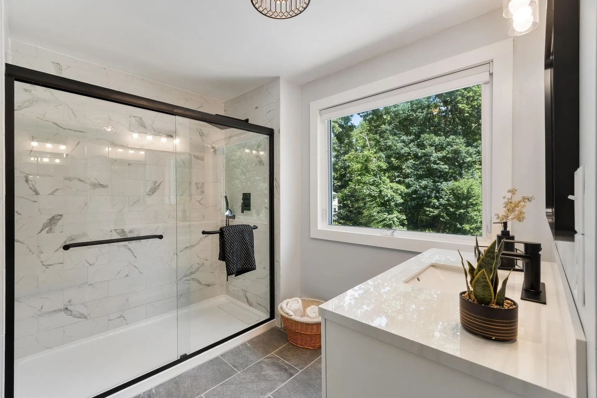 11 Ashley Drive Londonderry NH 03053
