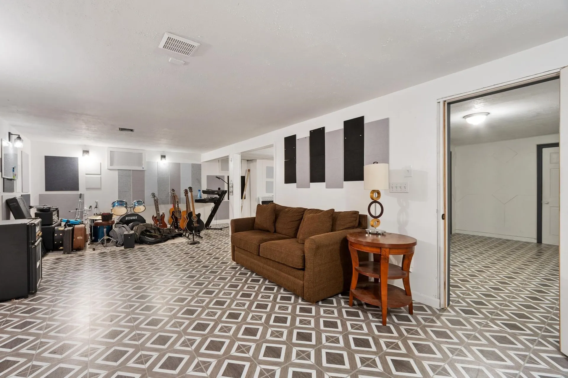11 Ashley Drive Londonderry NH 03053