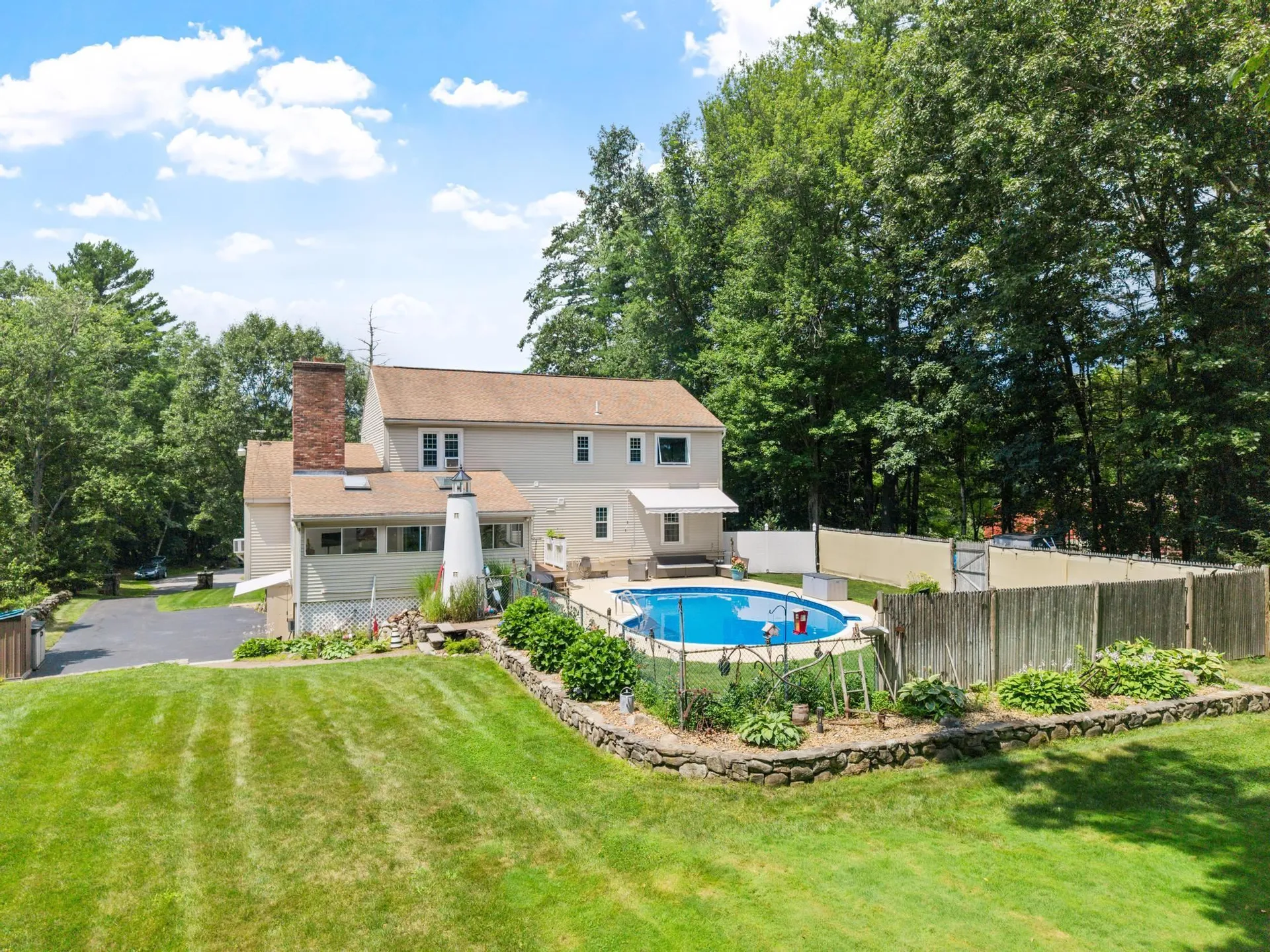 11 Ashley Drive Londonderry NH 03053