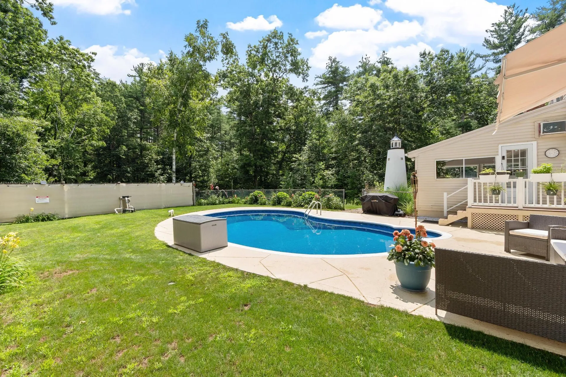 11 Ashley Drive Londonderry NH 03053
