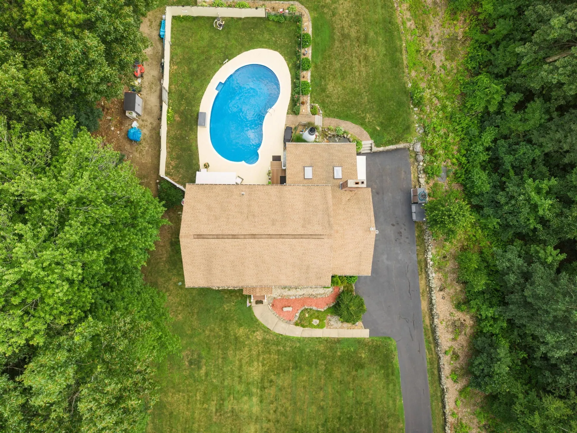 11 Ashley Drive Londonderry NH 03053
