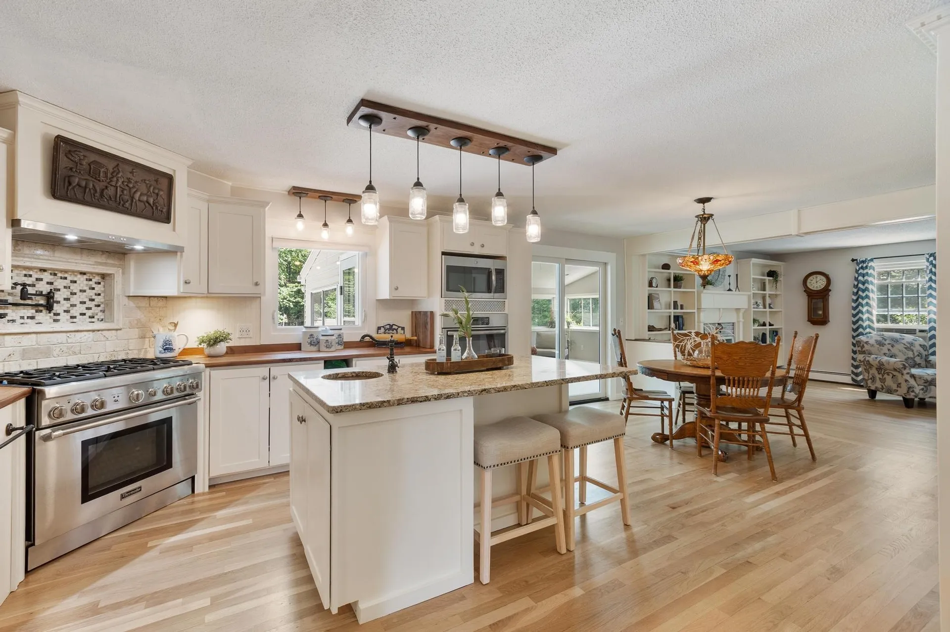 11 Ashley Drive Londonderry NH 03053