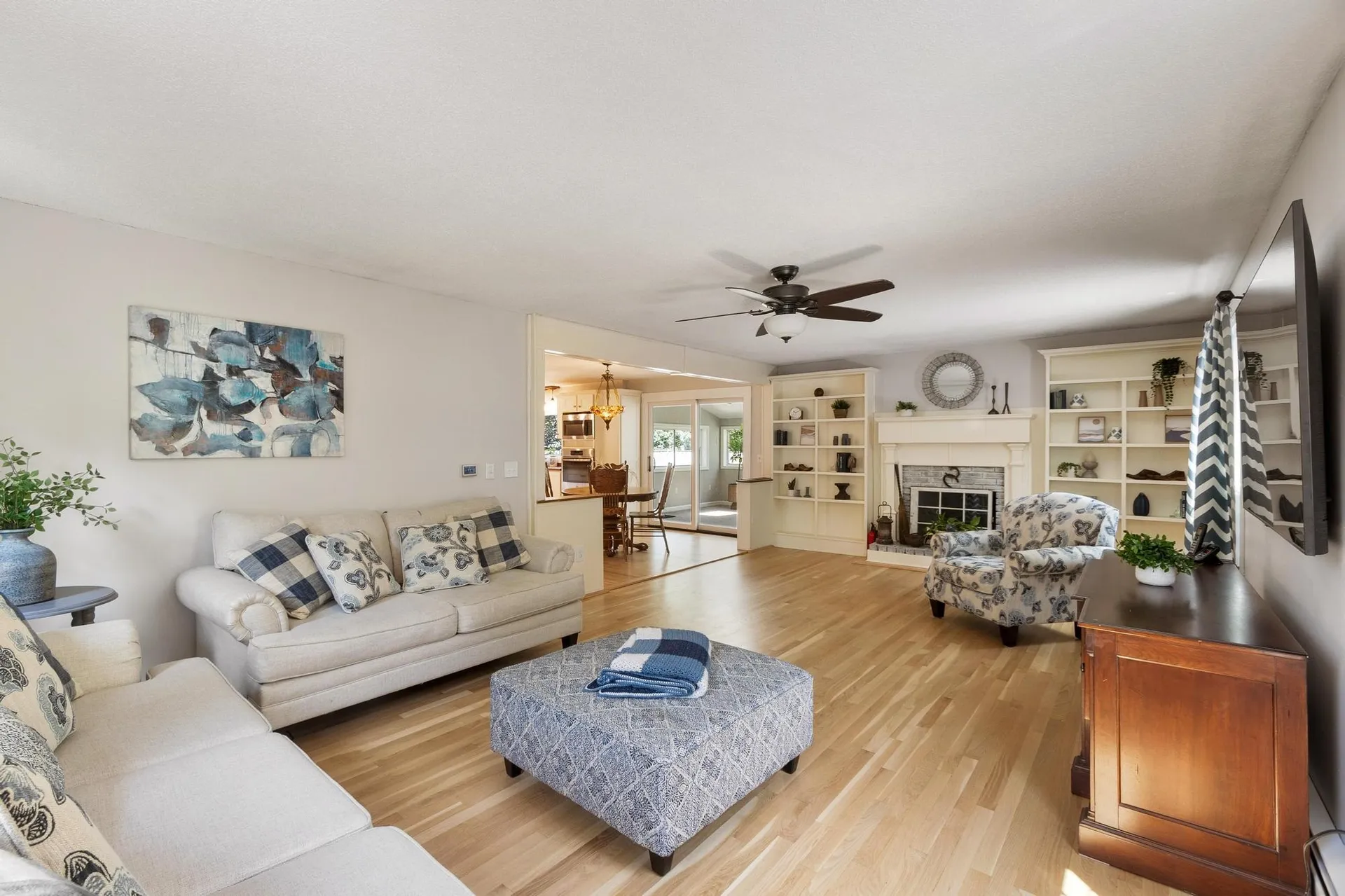 11 Ashley Drive Londonderry NH 03053