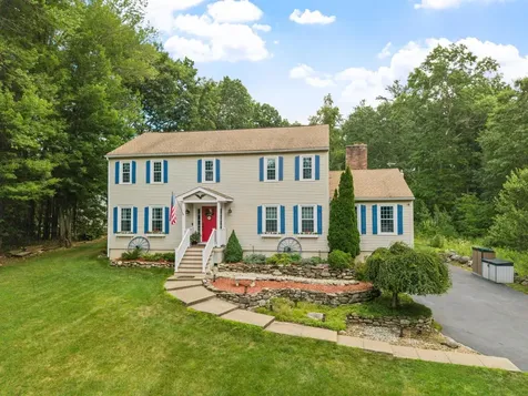 11 Ashley Drive Londonderry NH 03053