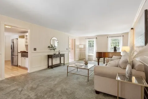 11 Ashley Drive Londonderry NH 03053