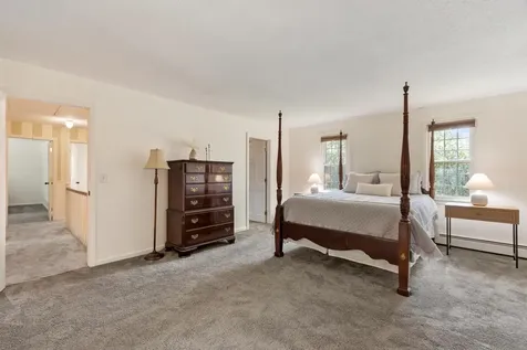 11 Ashley Drive Londonderry NH 03053