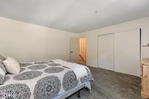 11 Ashley Drive Londonderry NH 03053