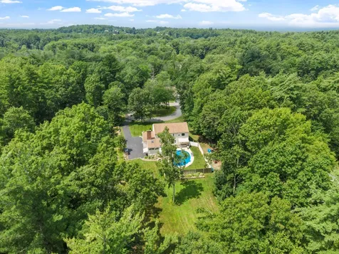 11 Ashley Drive Londonderry NH 03053