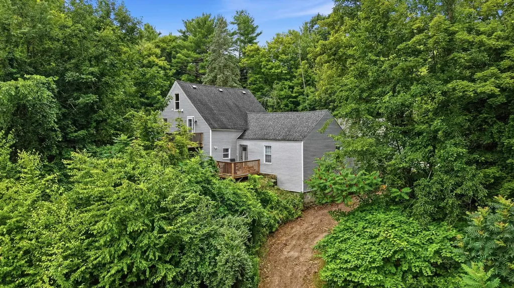 88 Chuck Street Weare NH 03281