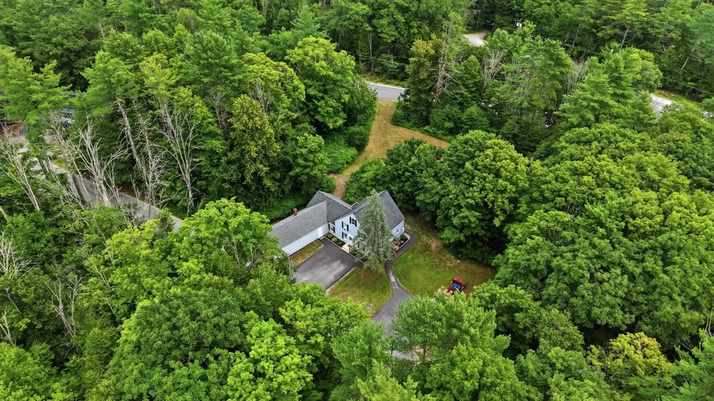 88 Chuck Street Weare NH 03281