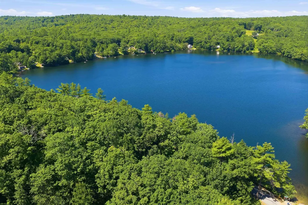 9 Berry Road Loudon NH 03307