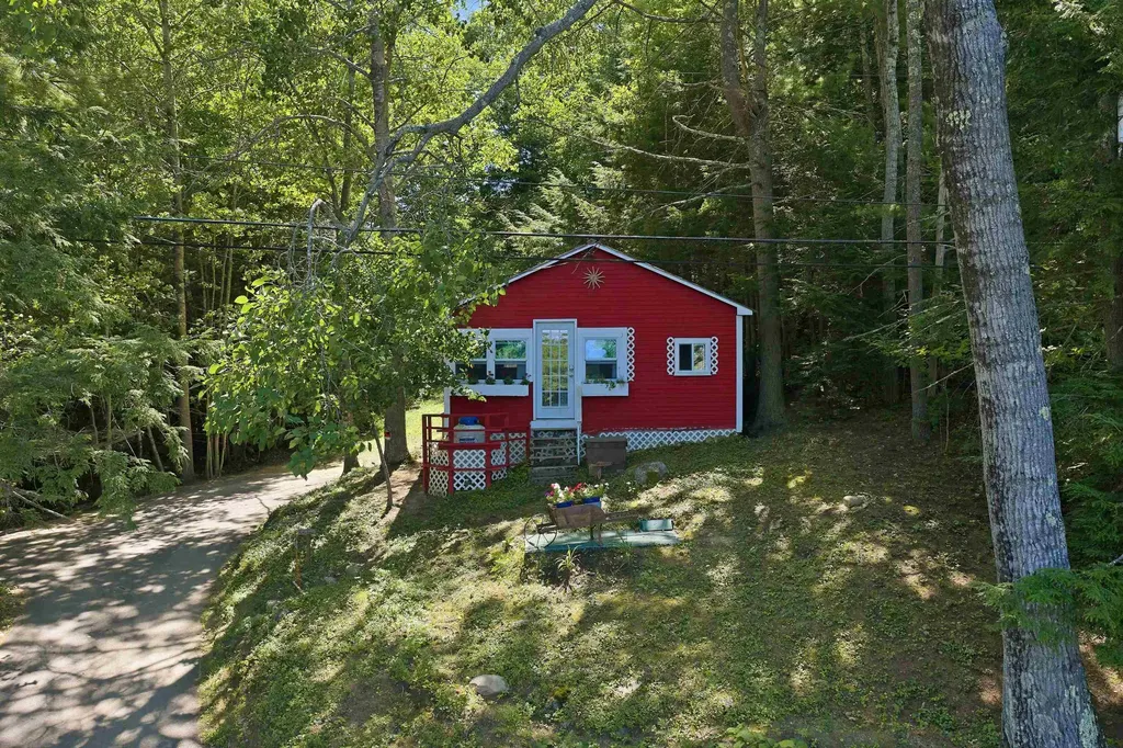 9 Berry Road Loudon NH 03307