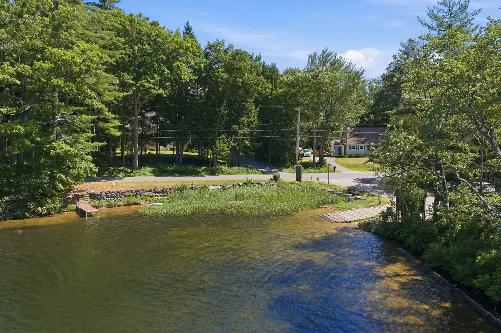 9 Berry Road Loudon NH 03307