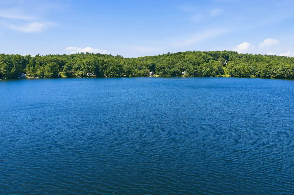 9 Berry Road Loudon NH 03307