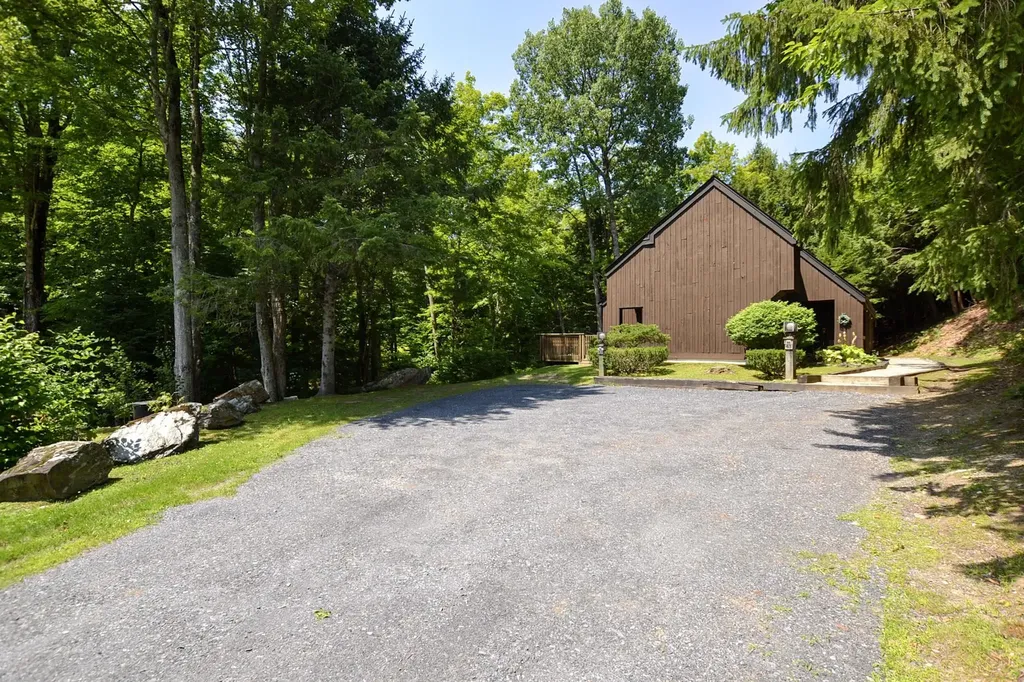 4643 Battleground Road Fayston VT 05673