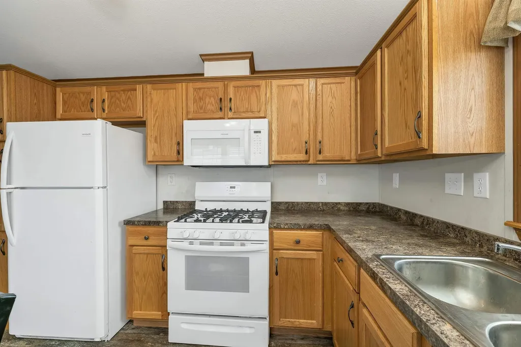 19 Brookwood Drive Salem NH 03079