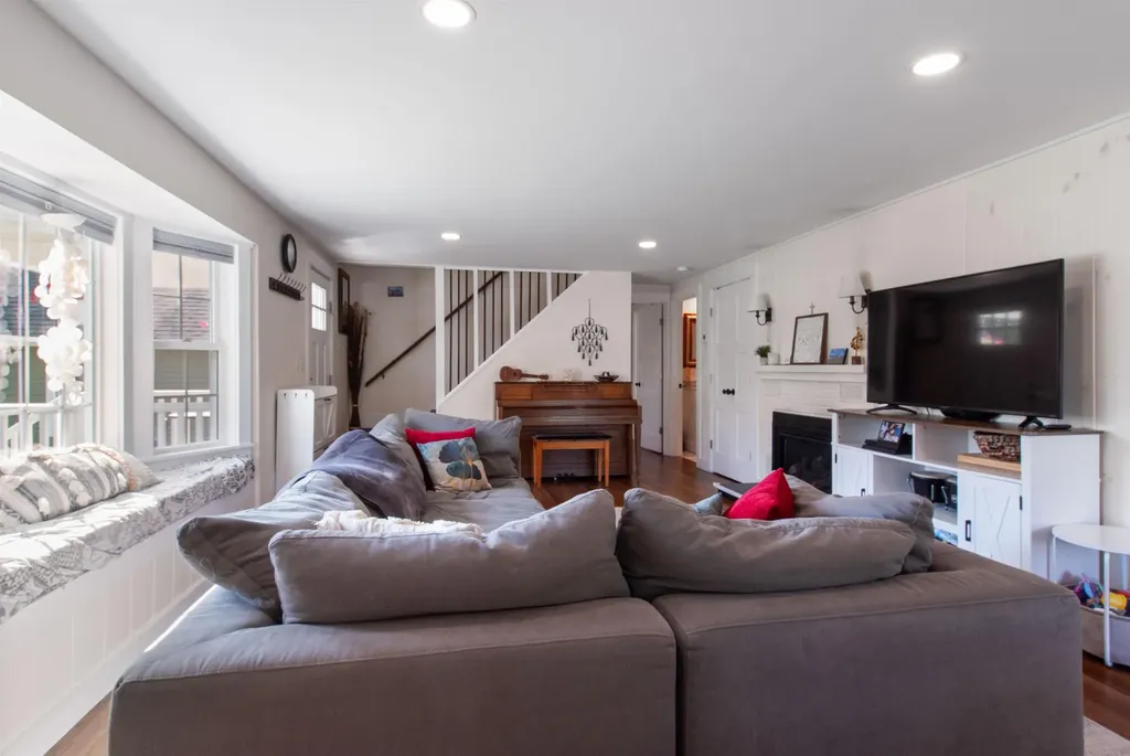 25 Old Lakeview Terrace Wolfeboro NH 03894