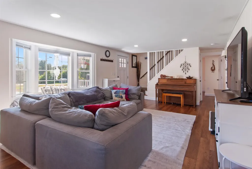 25 Old Lakeview Terrace Wolfeboro NH 03894
