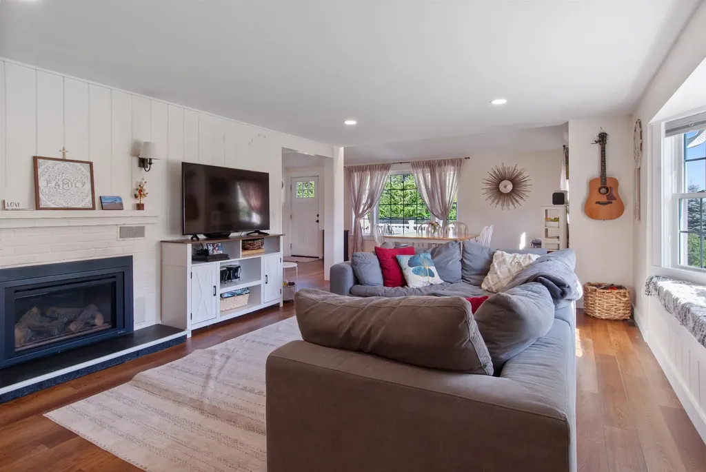 25 Old Lakeview Terrace Wolfeboro NH 03894