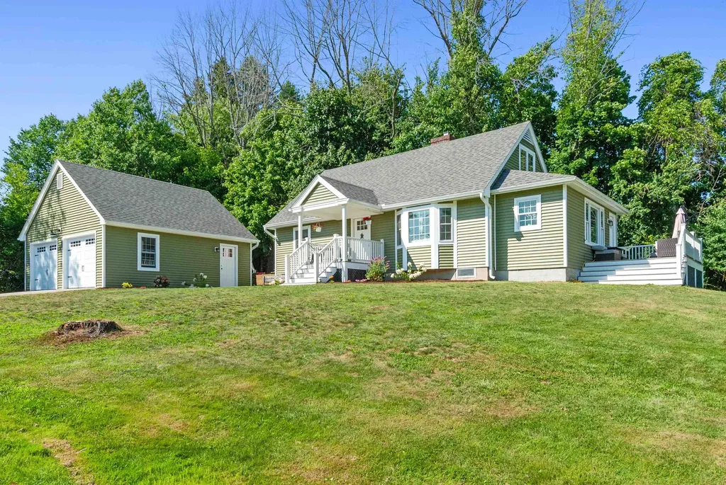 25 Old Lakeview Terrace Wolfeboro NH 03894