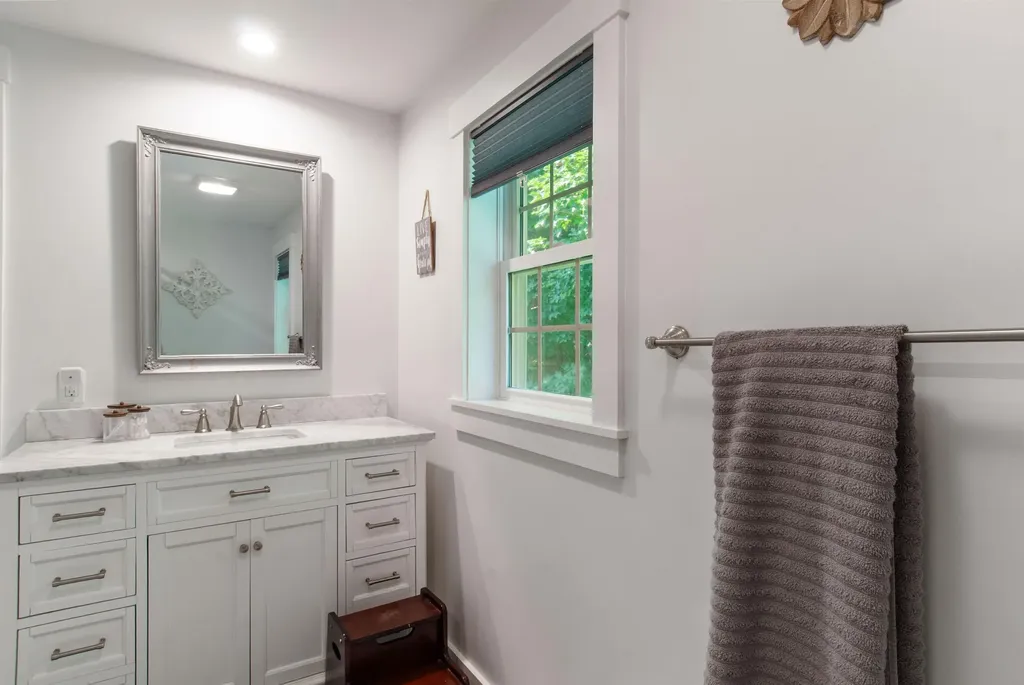 25 Old Lakeview Terrace Wolfeboro NH 03894