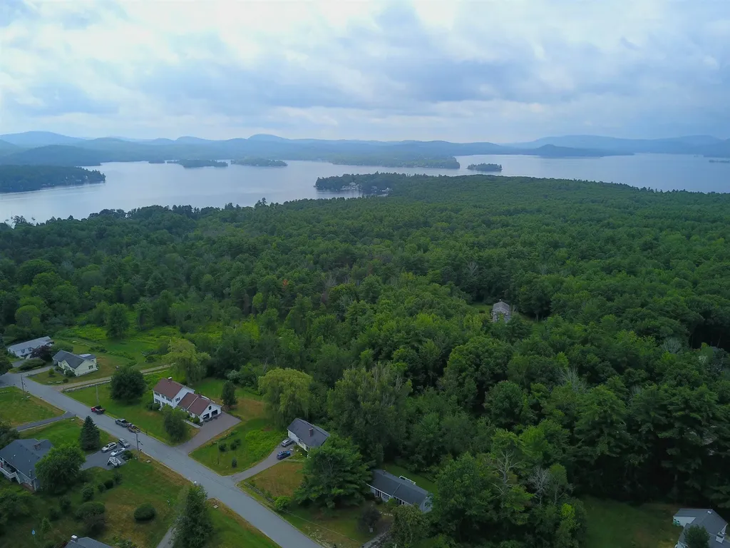 25 Old Lakeview Terrace Wolfeboro NH 03894