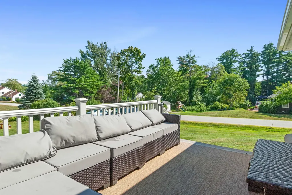 25 Old Lakeview Terrace Wolfeboro NH 03894