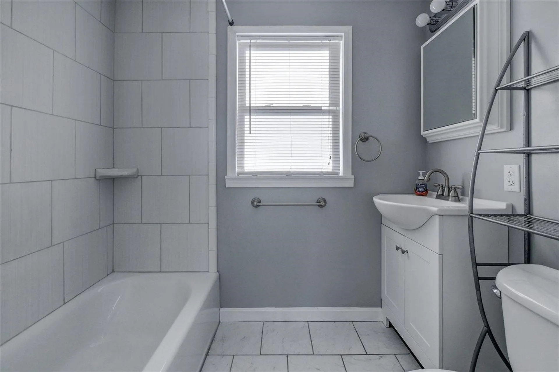 11 Taylor Street Nashua NH 03060