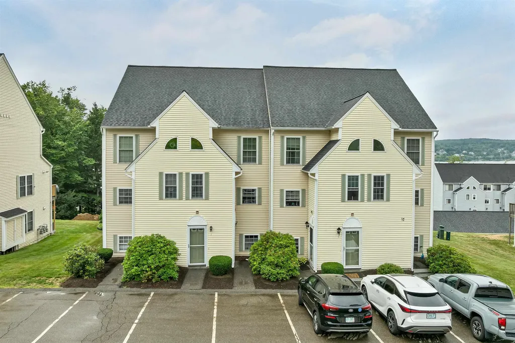 17 Sullivan Way Laconia NH 03246