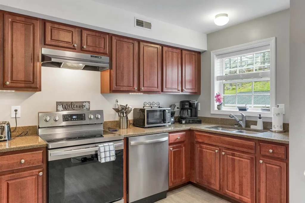 17 Sullivan Way Laconia NH 03246