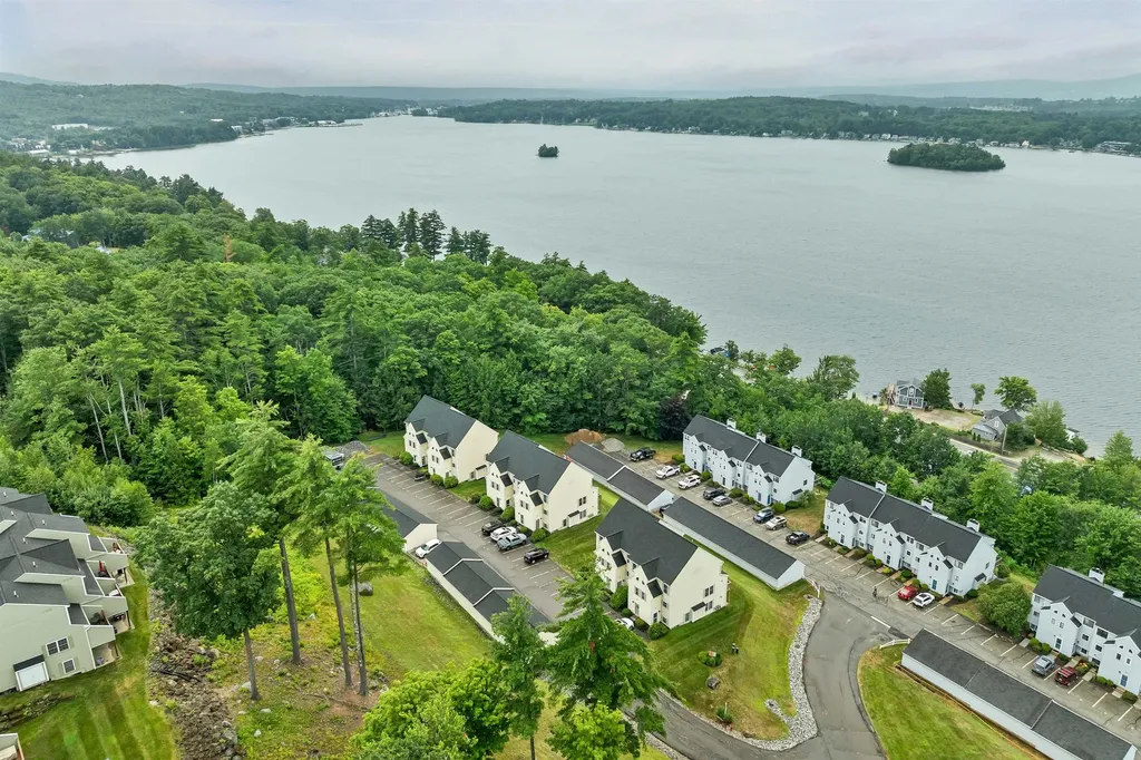17 Sullivan Way Laconia NH 03246