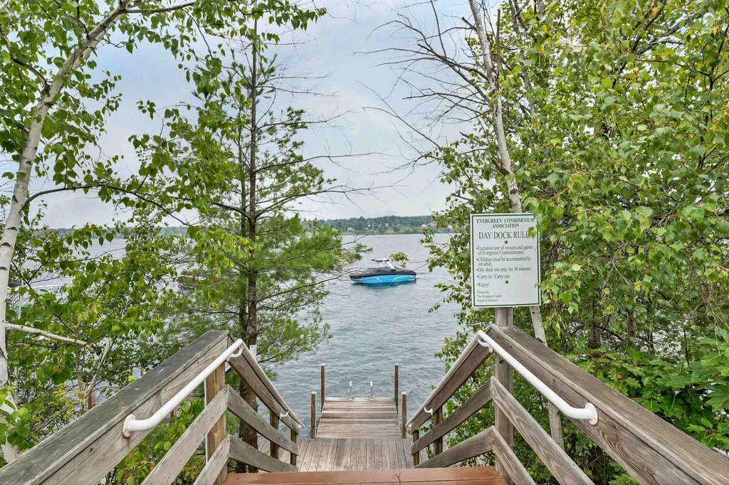 17 Sullivan Way Laconia NH 03246