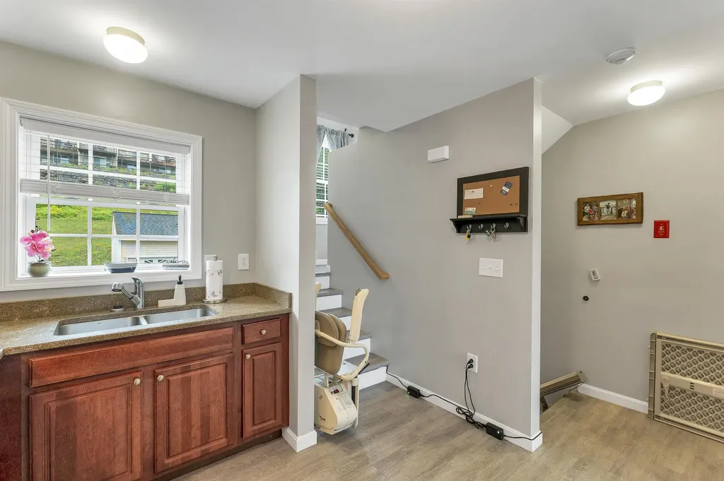 17 Sullivan Way Laconia NH 03246