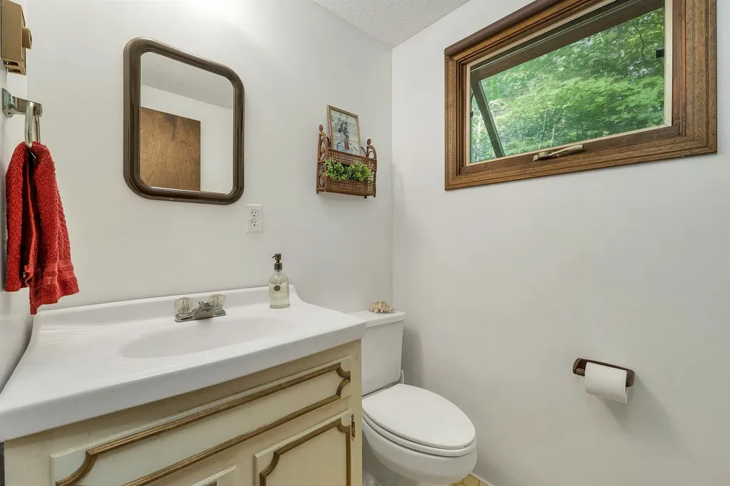 13 Valley Road Tuftonboro NH 03816