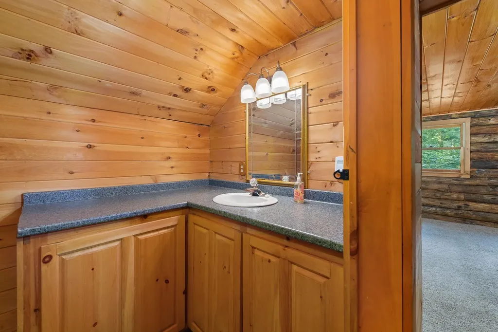 47 E Currier Hill Road Wentworth NH 03282