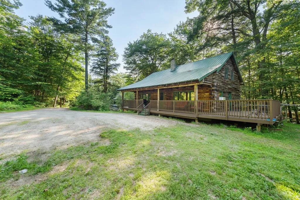 47 E Currier Hill Road Wentworth NH 03282
