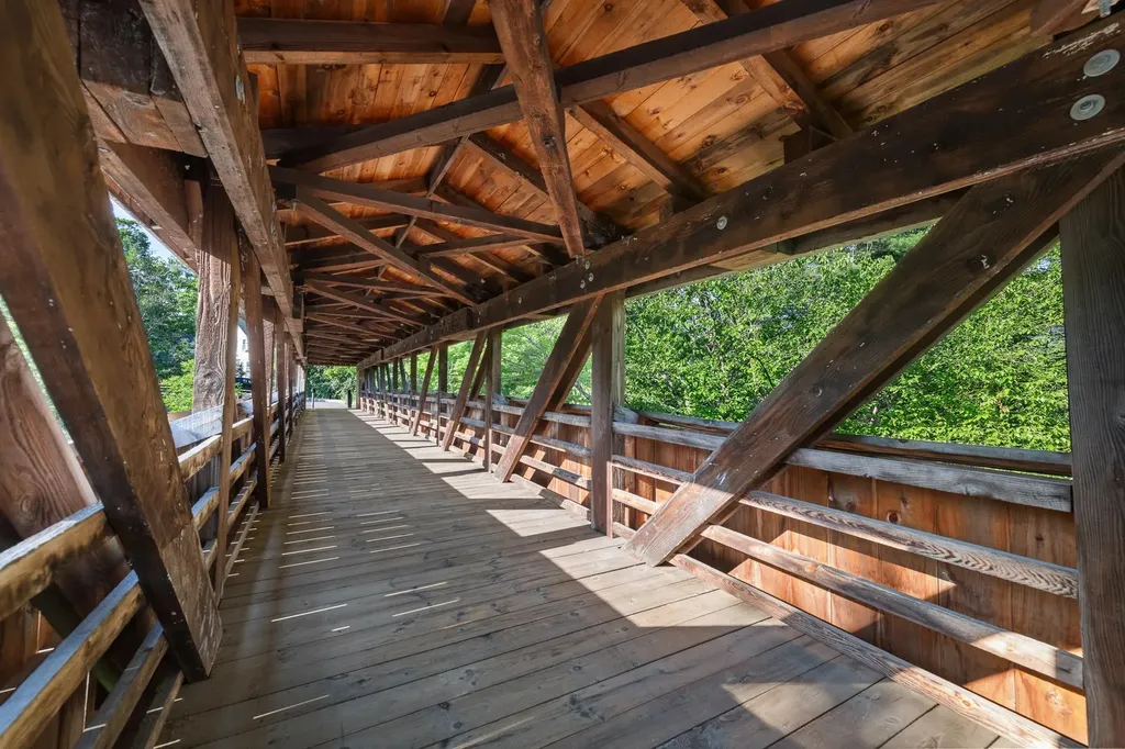 47 E Currier Hill Road Wentworth NH 03282