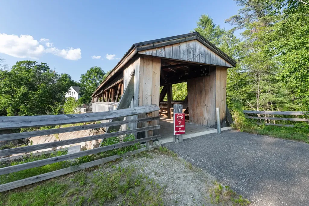 47 E Currier Hill Road Wentworth NH 03282